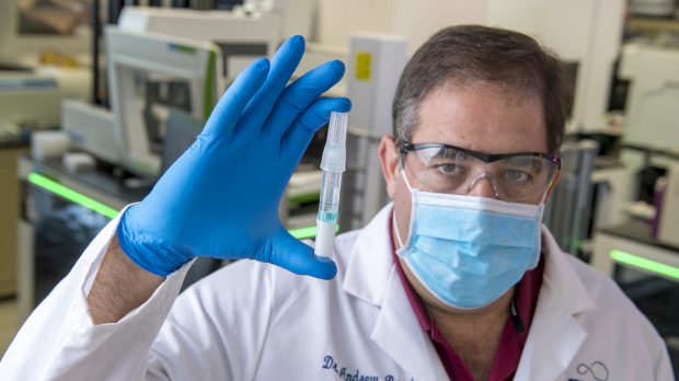 Andrew Brooks, bărbatul care a dezvoltat primul test rapid pentru COVID-19, a murit la vârsta de 51 de ani