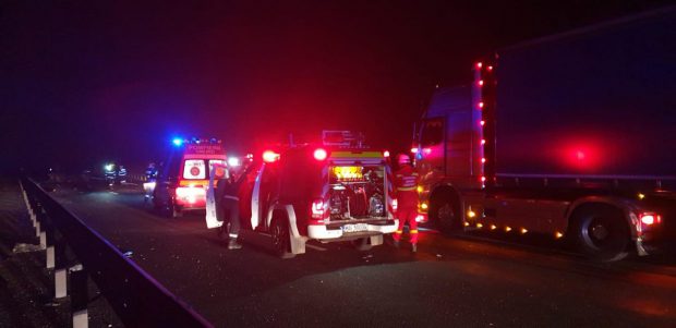 Accident grav în Arad. Un copil de 3 ani și un bărbat au murit în urma impactului. Alte cinci persoane, la spital