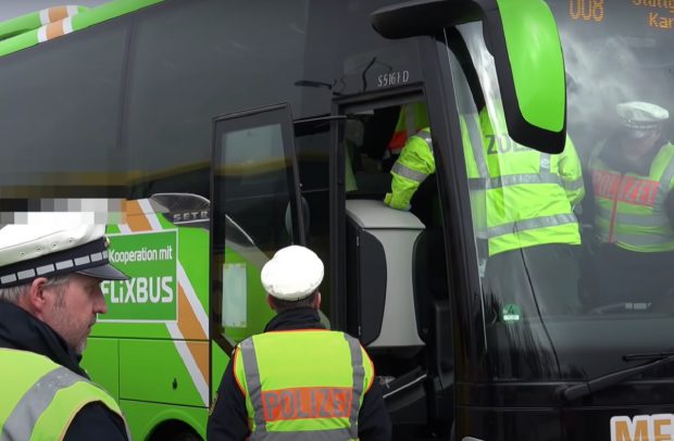 Doi șoferi români de autocar, 25 de moldoveni pasageri, un singur om a ajuns la destinație, în Berlin: mai avea 20 de zile de stat la închisoare