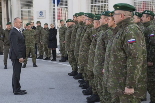 Politico: România s-a oferit să ia locul soldaților britanici din Bosnia, retrași după Brexit