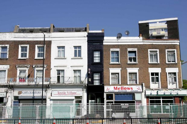 Cea mai îngustă casă din Londra, lată de 1,7 metri, scoasă la vânzare pentru 1,1 milioane de euro