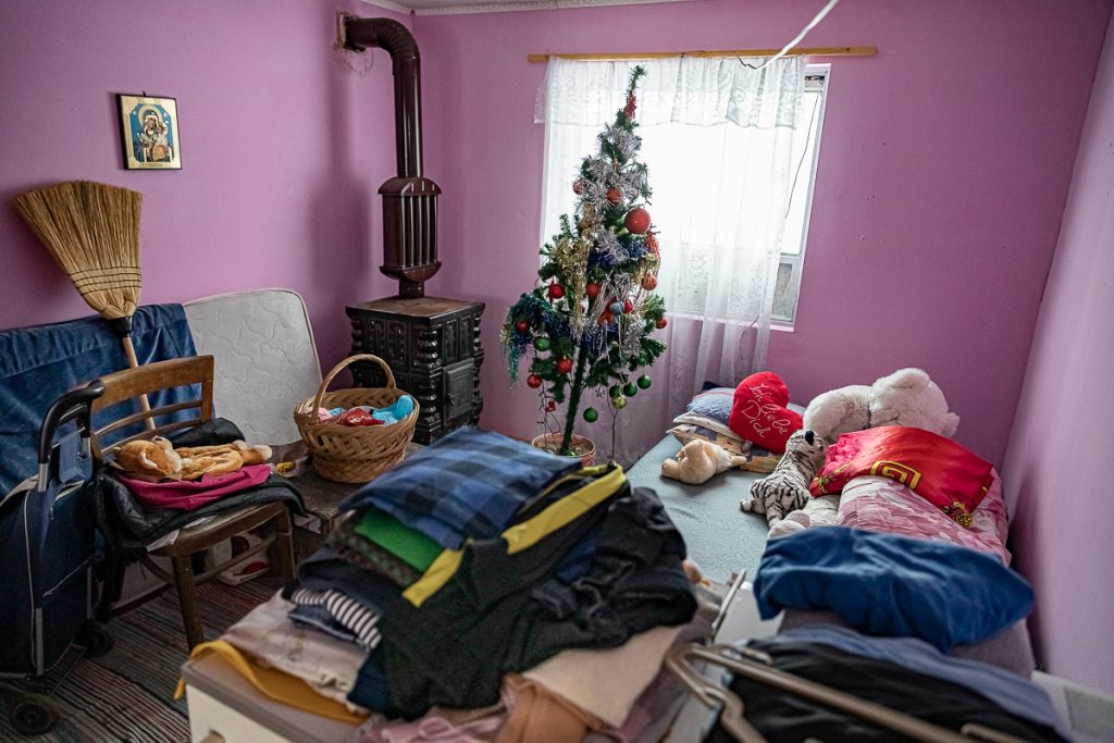 Cazul băiatului agresat sexual din Dâmbovița. Pretinzând că-i apără drepturile, Protecția Copilului a blocat legătura victimei cu mama și bunicii!