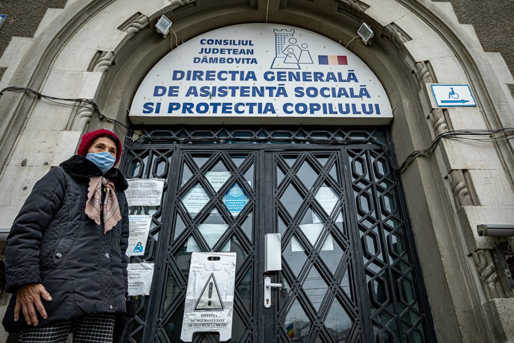 Cazul băiatului agresat sexual din Dâmbovița. Pretinzând că-i apără drepturile, Protecția Copilului a blocat legătura victimei cu mama și bunicii!