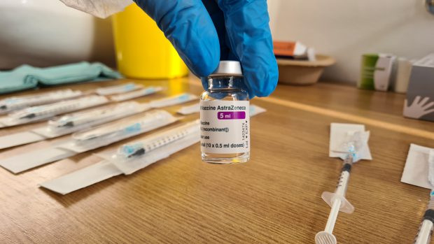 Danemarca a suspendat imunizarea cu AstraZeneca, după ce mai mulți pacienți vaccinați au dezvoltat cheaguri de sânge