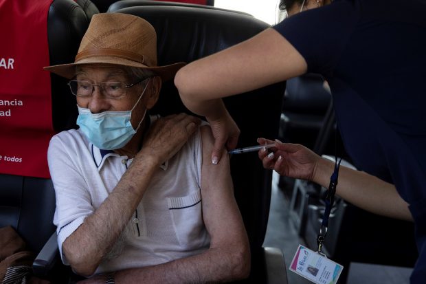 OMS anunță că persoanele care au primit vaccinul anti-COVID prin programul COVAX și au suferit reacții adverse grave vor fi compensate