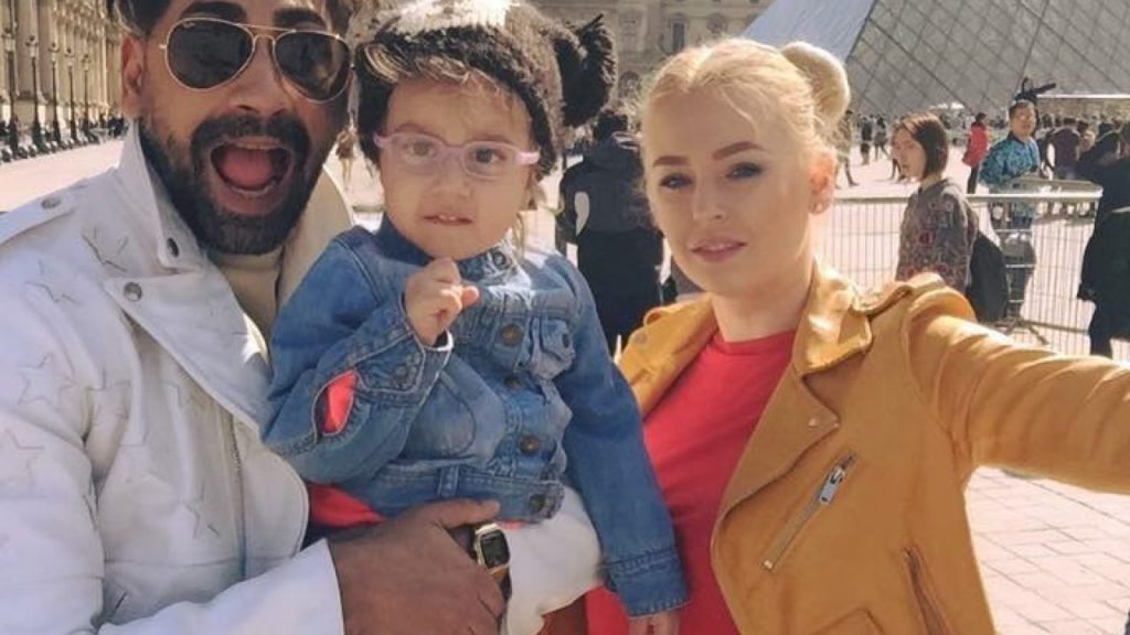 Connect-R și Misha încă locuiesc împreună, deși au divorțat de mult timp. „De câte ori o văd pe fiica mea, o văd și pe mama ei”