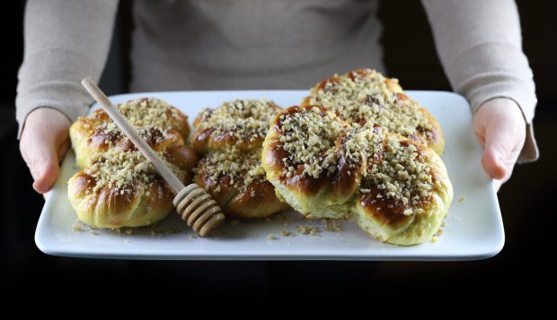 Cum faci mucenici pufoși. Secrete pentru sfințișori moldovenești delicioși