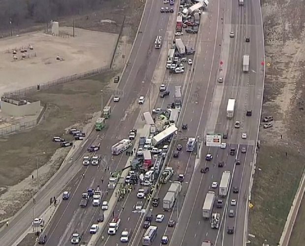 VIDEO | 6 morți, 65 de răniți, 133 de mașini distruse! Dezastru pe o șosea din Texas, într-un uriaș accident