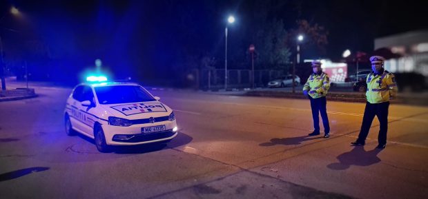 Primul român arestat pentru încălcarea ordonanțelor militare a fost condamnat. Ce pedeapsă a primit după ce a agresat doi polițiști