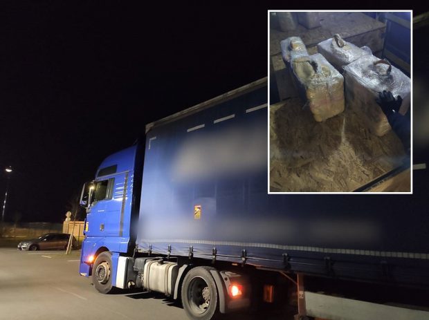 Șofer român de TIR cu aproape o tonă de canabis în camion, în valoare de 9 milioane €. Nu i-a convins pe polițiștii francezi că nu știa ce transportă