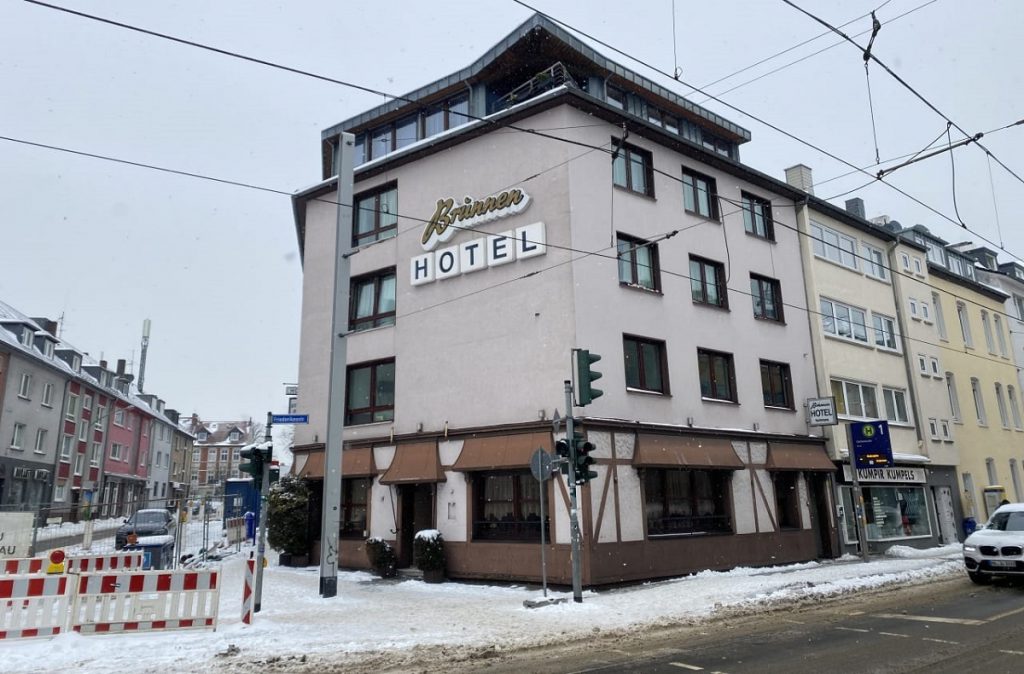 Sute de polițiști germani au luat cu asalt hotelul unde trei români obligau șase românce să se prostitueze, în Essen