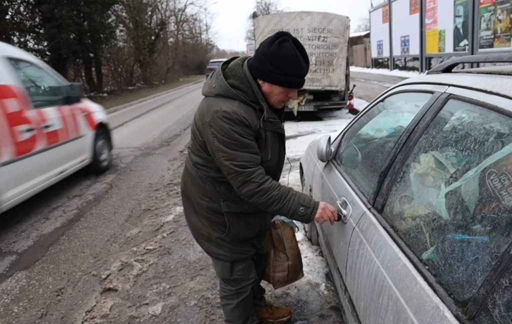 „M-a uimit că străinii ajută un german”