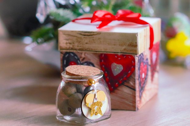 10 idei de cadouri personalizate pentru cei dragi