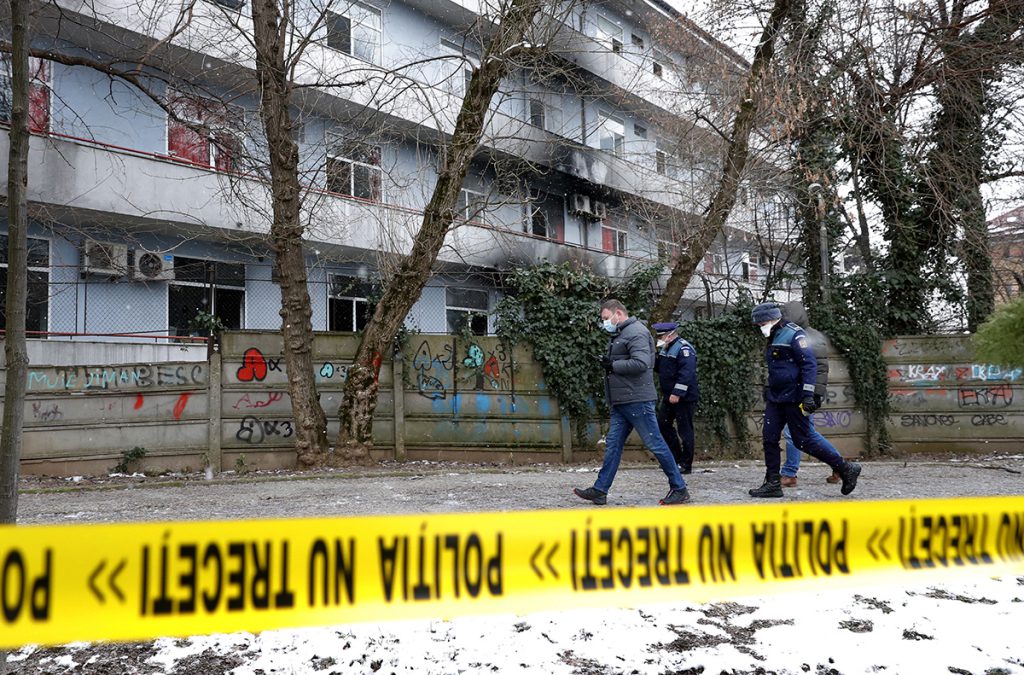 În România au murit de peste 4 ori mai mulţi oameni în două incendii decât au murit în Anglia în 4.720 de incendii