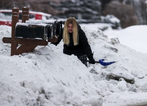 VIDEO | Bilanțul deceselor cauzate de vremea extremă în SUA a ajuns la 21. Milioane de americani îngheață în casele rămase fără curent electric