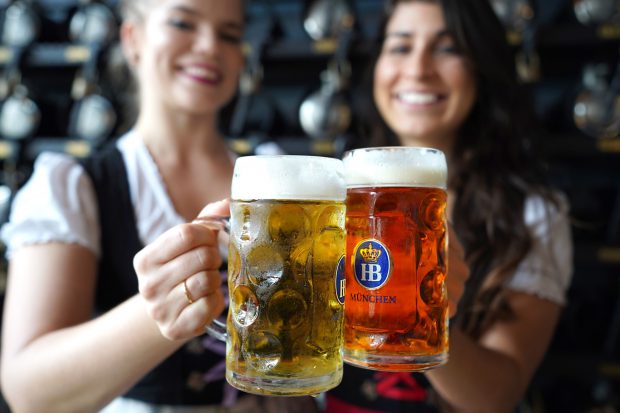 În Germania s-a băut anul trecut cu 500 de milioane de litri de bere mai puțin. ”Se resimte efectul fiecărei serbări anulate”