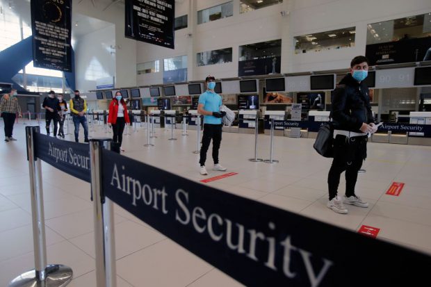 Aeroportul Otopeni reduce la jumătate activitatea de îmbarcare, din cauza traficului scăzut. Câte ghișee check-in rămân deschise