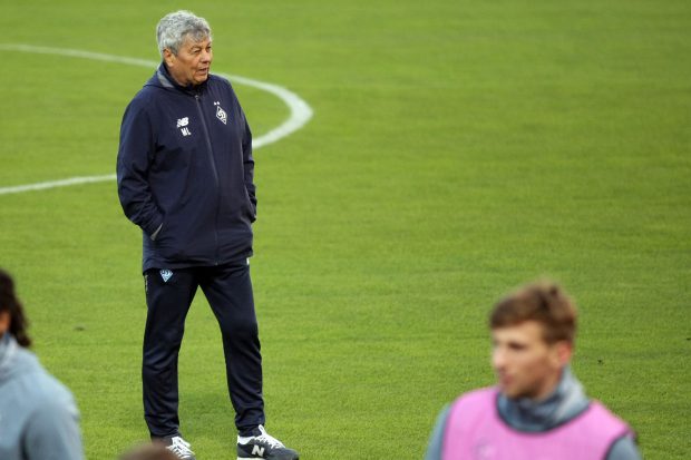 VIDEO | Mircea Lucescu a dat zăpada de pe teren cu lopata, înaintea primului meci oficial din 2021