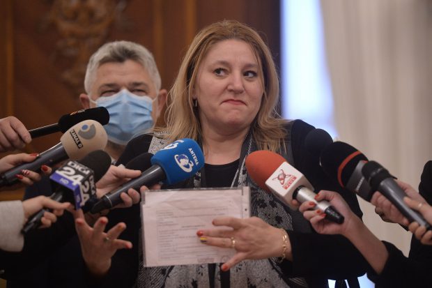 Diana Șoșoacă, ținta ironiilor pe Facebook după ce a postat un mesaj fals de susținere din partea lui Donald Trump