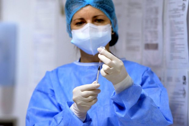Prin reacție severă la vaccinul Pfizer, în România. Un medic a suferit o paralizie temporară facială