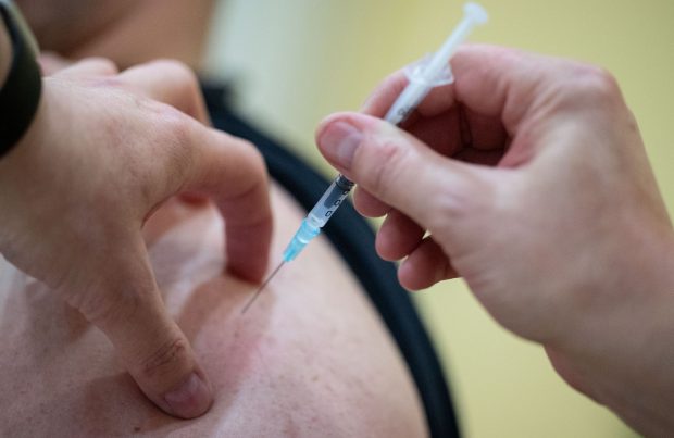 Șeful Poliției Dâmbovița, acuzat că s-a vaccinat peste rând. Adrian Antofie: ”Nu a fost nimic ilegal. Am prins ultima doză dintr-o zi”