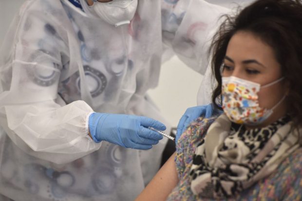 Persoanele vaccinate cu serul Johnson & Johnson se pot programa în platforma online pentru doza a treia