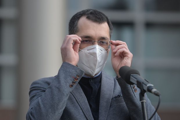 Vlad Voiculescu spune că „toate cabinetele medicale școlare au la dispoziție testele antigen necesare”