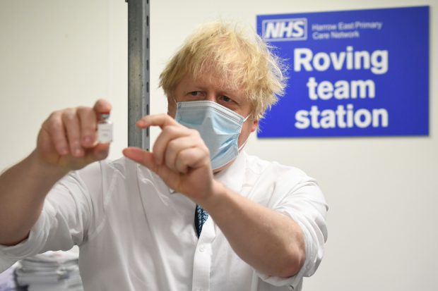 Marea Britanie a vaccinat anti-COVID-19 peste 15 milioane de persoane. Boris Johnson: „Am atins o bornă importantă”