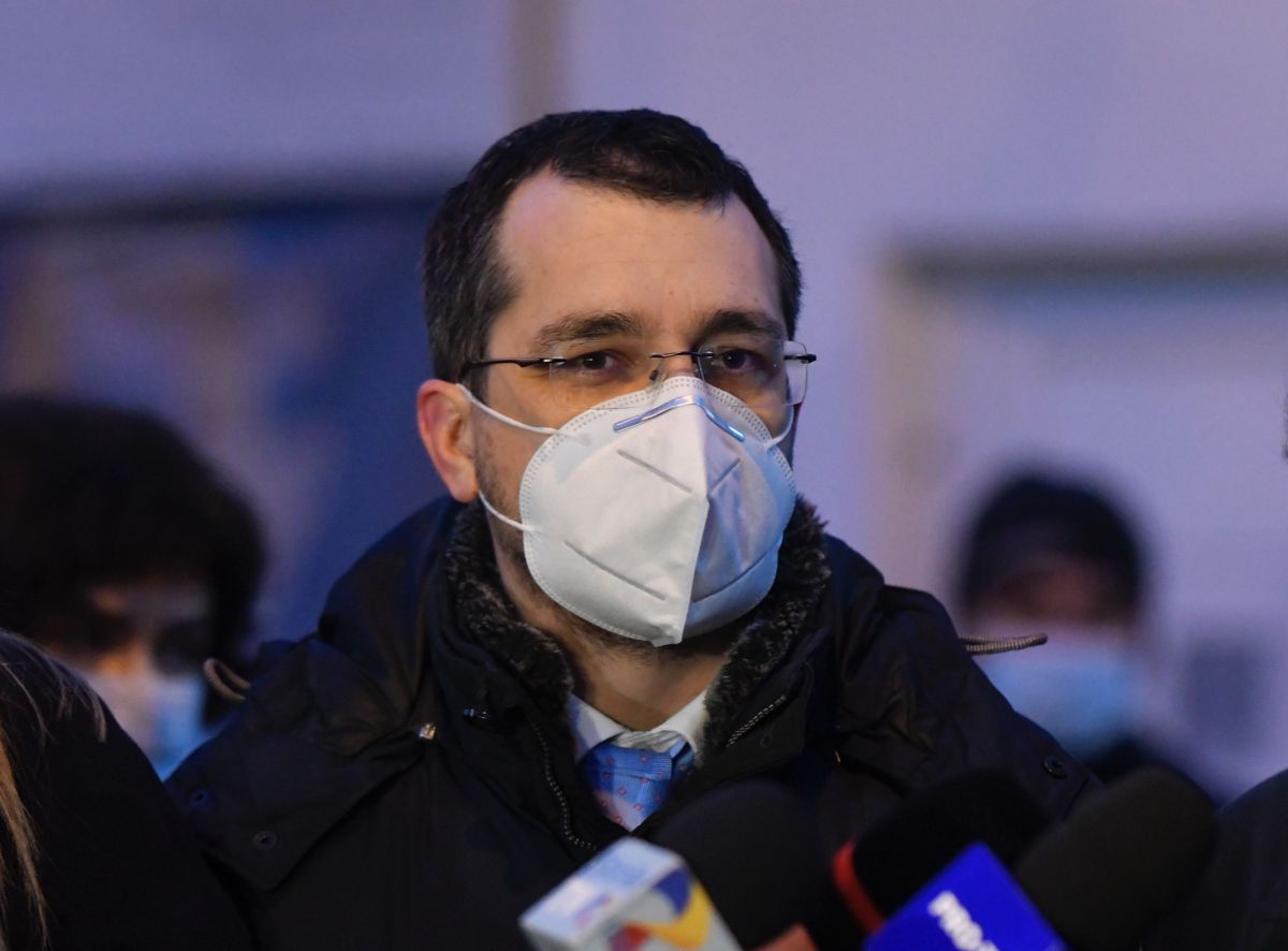 Criticat De Premier Pentru Neplata Personalului Din Centrele De Vaccinare Vlad Voiculescu Spune CÄƒ Un FuncÅ£ionar Din Ministerul SÄƒnÄƒtÄƒÅ£ii Este Vinovat Libertatea