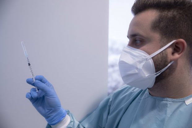 Trei cazuri noi de infectare cu tulpina britanică de COVID-19 au fost depistate în România