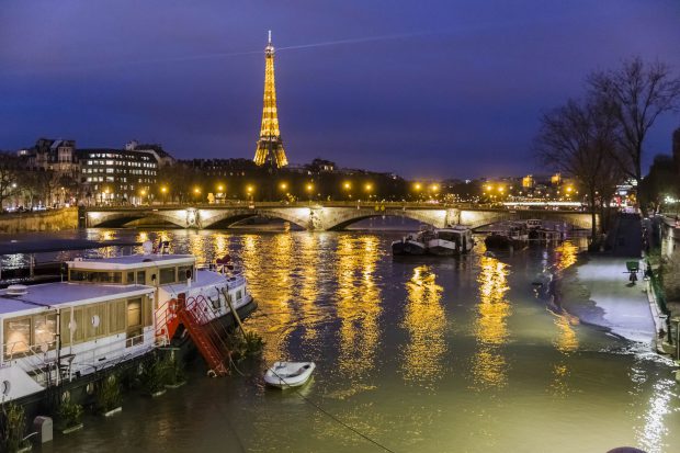 Francezii schimbă culoarea Turnului Eiffel după 50 de ani. Cum va arăta simbolul Parisului