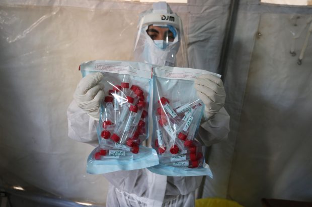 Lipsa pungilor de plastic pune în pericol producția de vaccinuri anti-COVID-19