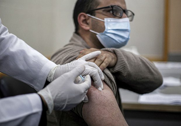 Prețul vaccinului rusesc anti-COVID-19 a fost redus la jumătate. De ce s-a luat această decizie în cazul lui Sputnik V