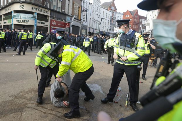 23 de arestări și cel puțin trei polițiști răniți, la Dublin, după o manifestație împotriva măsurilor anti-Covid