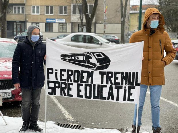 Proteste ale studenților la București și la Timișoara după pierderea gratuității pentru călătoriile cu trenul