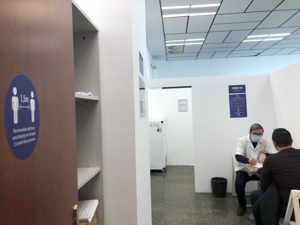 Mitropolia Banatului se implică în campania de vaccinare. Două frigidere de mare capacitate, donate pentru centrele din Timișoara