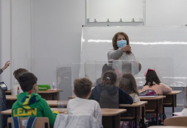 Ministrul Educației, după prima săptămână de școală: Situaţia nu este îngrijorătoare. Rata de infectare e 1 la 10.000
