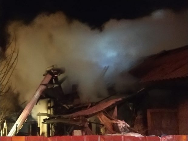 Gestul disperat făcut de un bărbat după ce locuința i-a luat foc, iar el nu a putut să sune la 112 că nu are telefon