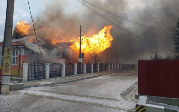 Incendiu la o școală din județul Vaslui, într-o clădire construită recent