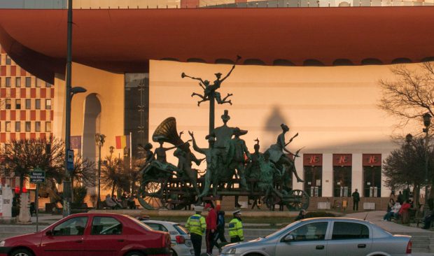 Sculptorul Ioan Bolborea, anchetat după ce ar fi realizat mai multe monumente din București din „materiale inferioare”, în loc de bronz
