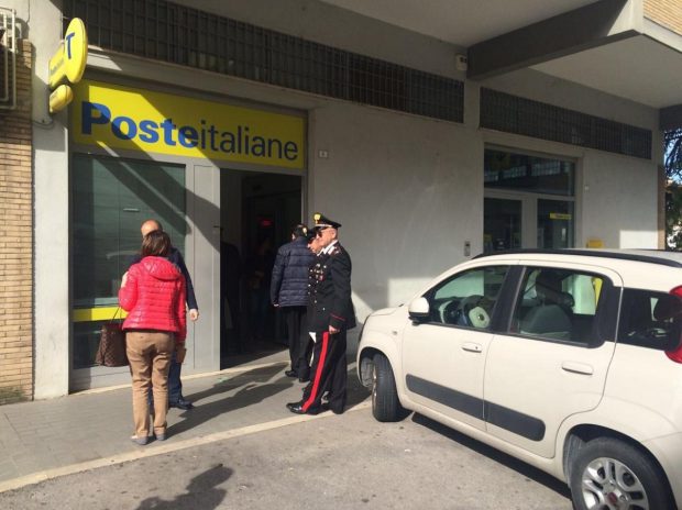 Un italian îndrăgostit de o româncă mai tânără cu aproape 50 de ani a jefuit ca-n filme o poștă, ca să-și demonstreze iubirea