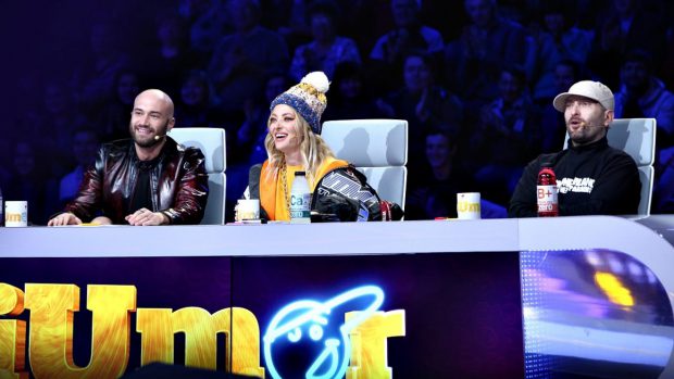 „iUmor” sezonul 10 a început în forță. Răzvan Oprea, roast neașteptat în prima ediție. S-a dechizat în Vladimir Putin și a făcut spectacol
