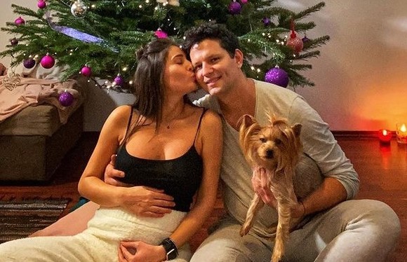 Laura Micovschi, prezentatoarea de la Antena Stars, este gravidă. A ținut sarcina secretă până la 6 luni. „Băiețelul va avea două nume”