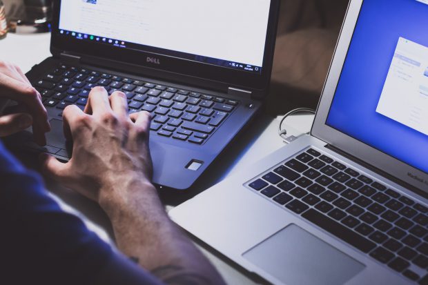 (Publicitate) 5 lucruri esențiale de știut înainte de a cumpăra un laptop