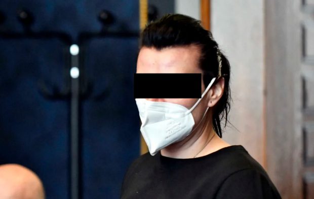 Tânăr sechestrat 30 de ore, ras în cap, vopsit albastru, abuzat sexual și umilit de mama unei fetițe de 12 ani și prietenii femeii, după ce l-au răpit, la un festival în Germania