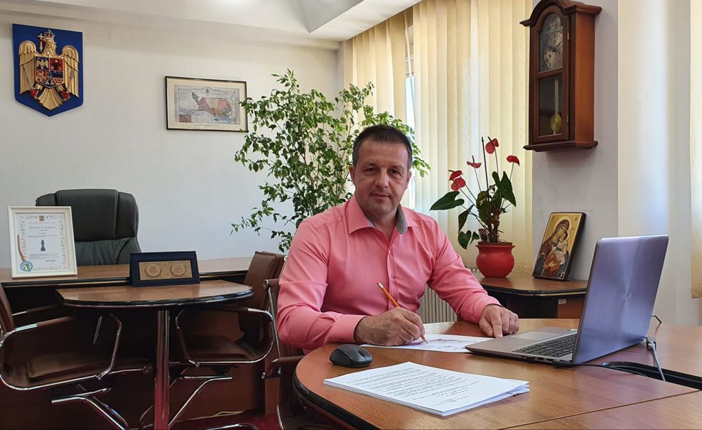 Primăria din România care confiscă mașinile și căruțele celor care aruncă gunoi pe domeniul public