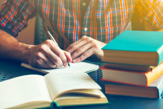 Marin Preda – biografia prozatorului român, unul dintre cei mai cunoscuți autori canonici