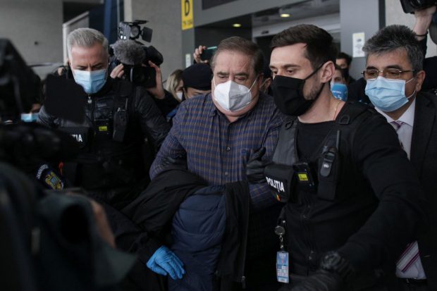 Primele imagini cu Ioan Niculae după ce a ajuns în România. Omul de afaceri a fost ridicat de Poliție de la aeroport