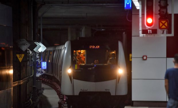 Circulaţia trenurilor de metrou pe Magistrala 4 se desfăşoară în sistem pendulă, din cauza unei defecţiuni apărute la un tren