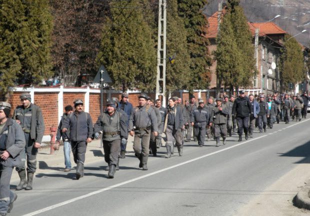 De ce urâm minerii?